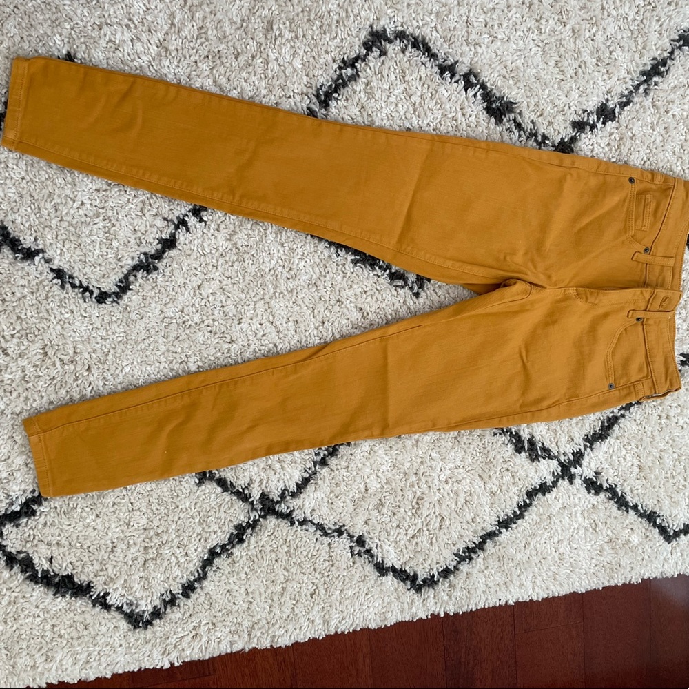Yellow/mustard pants